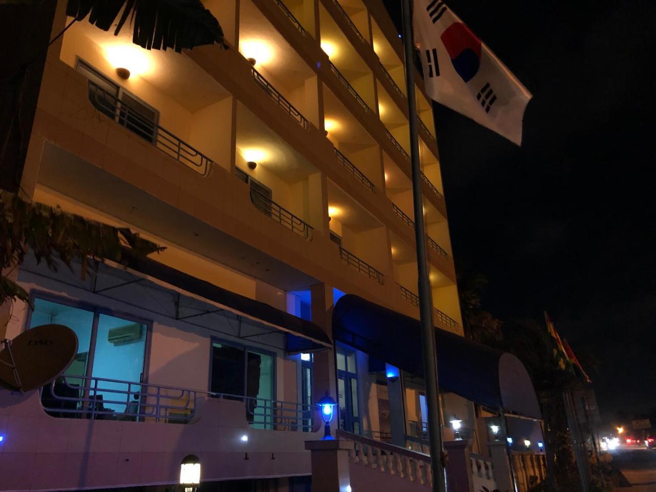 Maple Leaf Korean Hotel Achimota Exterior photo
