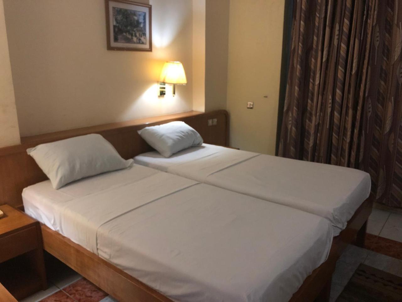 Maple Leaf Korean Hotel Achimota Exterior photo
