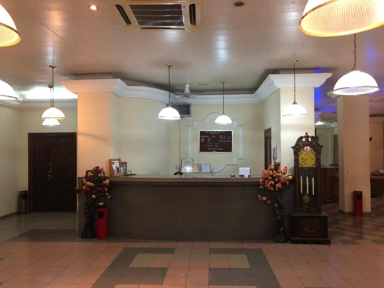 Maple Leaf Korean Hotel Achimota Exterior photo