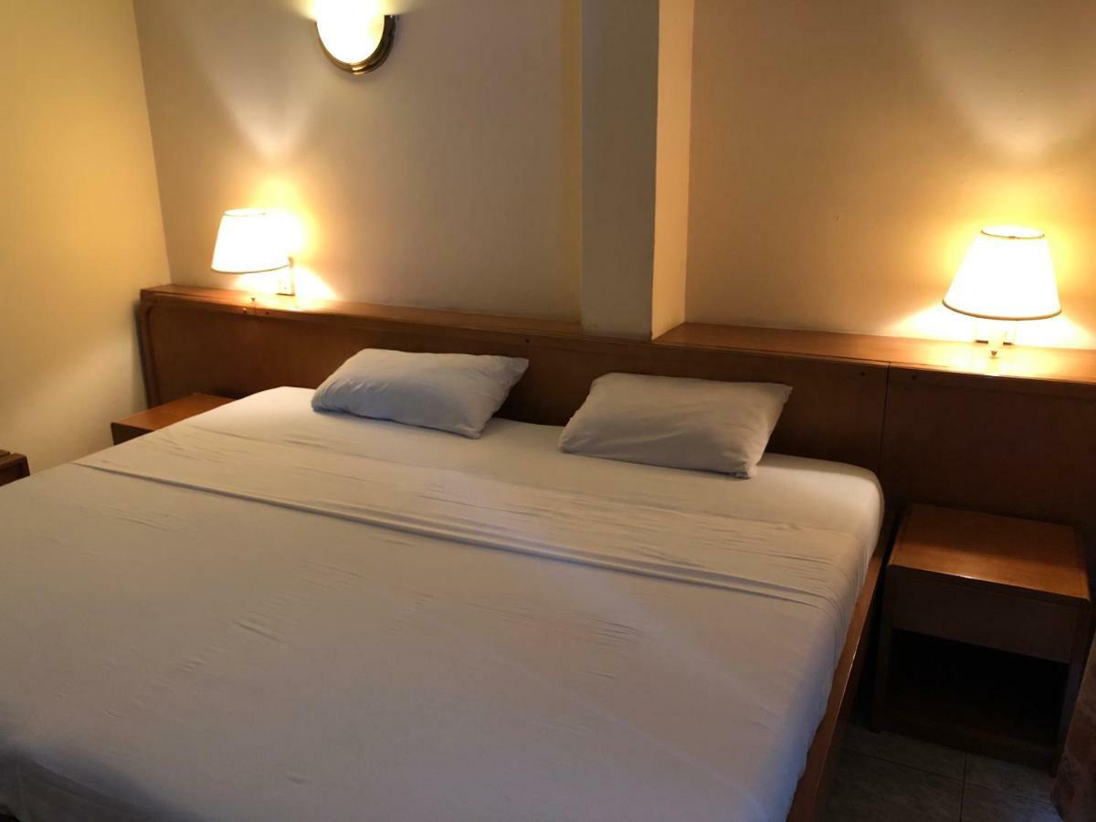 Maple Leaf Korean Hotel Achimota Exterior photo